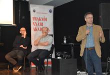 a pódiumbeszélgetés