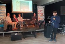 Kanász Viktor igazgató felkonferálja a pódiumbeszélgetést 