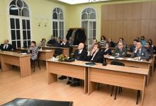 Az előadók és a hallgatóság 