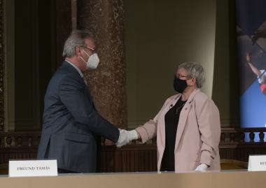 Együttműködési megállapodást írt alá az MTA és az EME