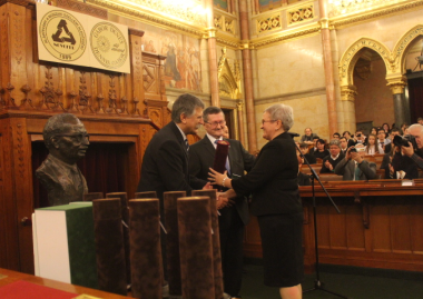 In Memoriam Gábor Dénes elismerésben részesült Bitay Enikő, az EME főtitkára