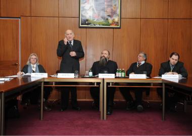 Sajtótájékoztató