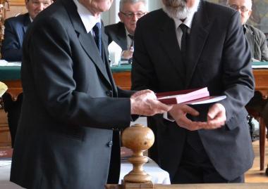 Egyed Ákos akadémikust, az EME volt elnökét Gr. Mikó Imre-emléklappal tüntették ki