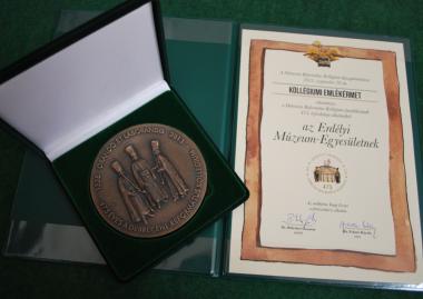 Jubileumi emlékérmet kapott az Erdélyi Múzeum-Egyesület