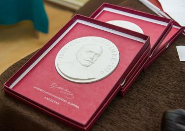 Gróf Mikó Imre-emlékplakettek átadása az Erdélyi magyar szótörténeti tár XIV. kötetének a bemutatóján