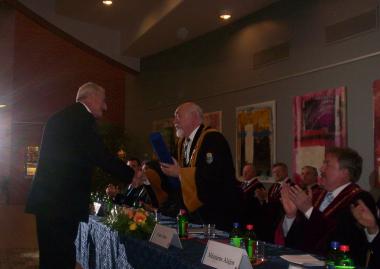 Az Óbudai Egyetem címzetes egyetemi tanárává avatták Gyenge Csaba professzort, az EME alelnökét