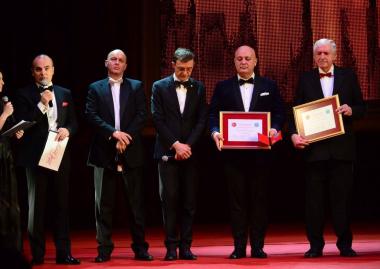 A Vár Szeniorja címmel tüntették ki Gyenge Csabát, az EME alelnökét, az MTA külső tagját