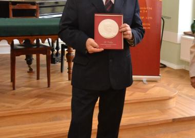 Máté Mártont Gr. Mikó Imre-emléklappal tüntették ki