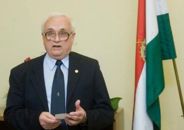 Magyar Érdemrend Tisztikeresztje kitüntetésben részesült dr.Gyéresi Árpád, az EME alelnöke