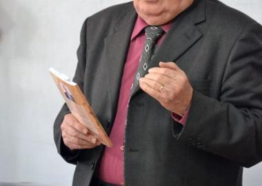 A Magyar Érdemrend Lovagkeresztjével tüntették ki Kozma Dezső irodalomtörténész professzort, az EME tagját