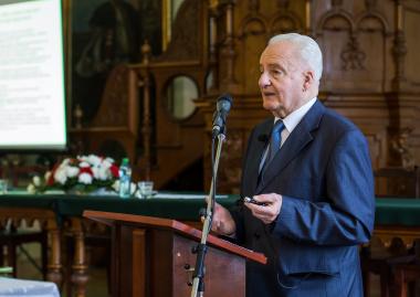 Kilencvenéves Uray Zoltán akadémikus, az EME alapító és tiszteleti tagja