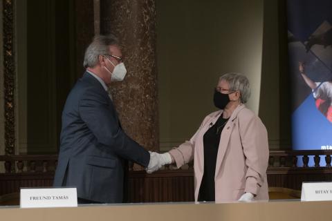 Együttműködési megállapodást írt alá az MTA és az EME