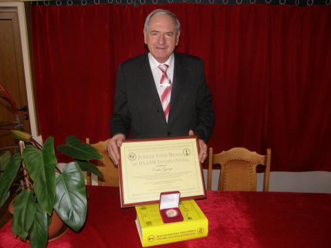 JUBILEUMI ARANYÉREM GYENGE CSABÁNAK