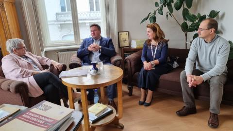 Grezsa Csaba főkonzul látogatta meg az EME-t