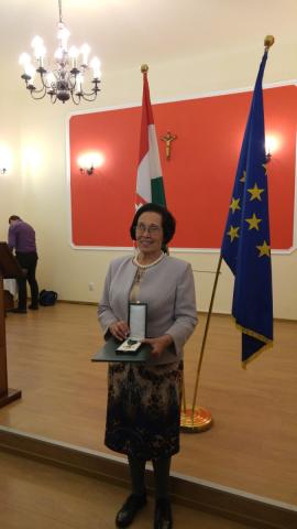 A Magyar Érdemrend Lovagkeresztje kitüntetésben részesült  Vincze Mária Magdolna az EME Jog-, Közgazdaság- és Társadalomtudományi Szakosztályának elnöke 