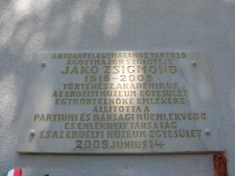 Emléktábla Jakó Zsigmondnak