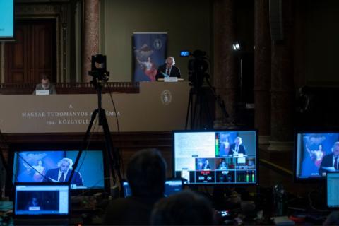 Anyanyelv, kétnyelvűség, közösség kisebbségben – Az MTA Nyelv- és Irodalomtudományok Osztálya könyvbemutatója