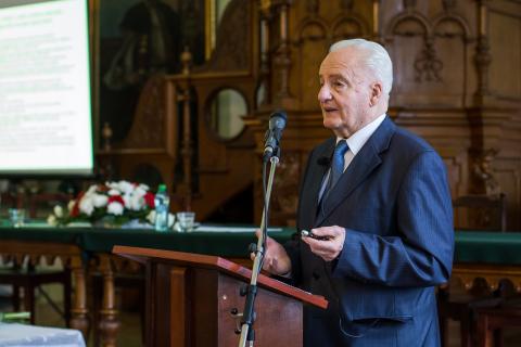 Kilencvenéves Uray Zoltán akadémikus, az EME alapító és tiszteleti tagja